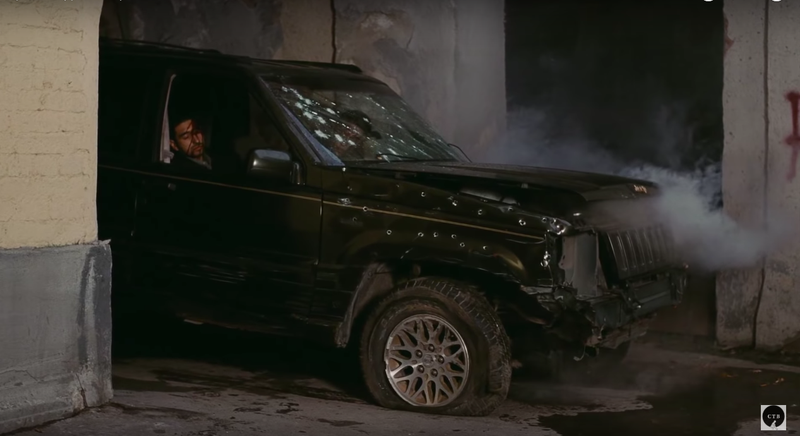 A shot from Russian crime film Brat 2. A Jeep Grand Cherokee is shot up by an antique heavy machine gun. Source: Кинокомпания СТВ. See the full scene here: y2u.be/Z1LsuivJAR4